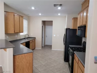 Photo #5: 2322472 Listing