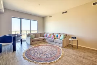 Photo #3: 2322490 Listing 