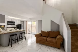 Photo #2: 2322492 Listing