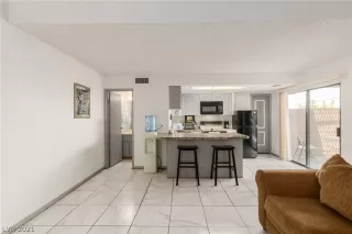 Photo #5: 2322492 Listing