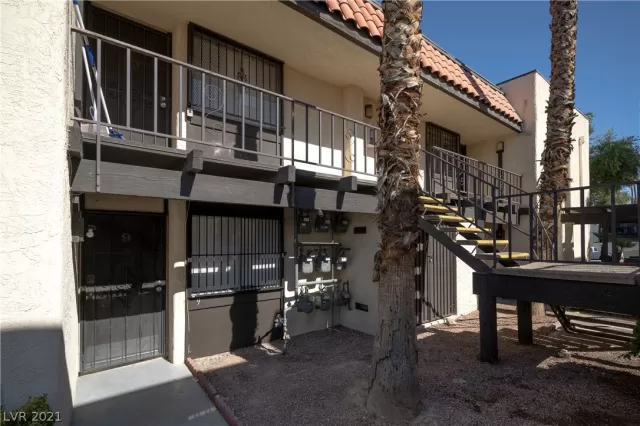 MLS: 2322496 Condo For Sale