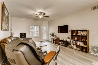 Photo #6: 2322504 Listing