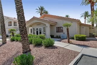 Photo #1: 2322538 Listing