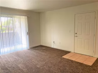 Photo #5: 2322542 Listing