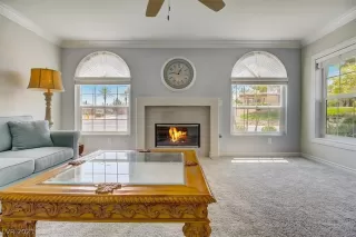 Photo #3: 2322578 Listing