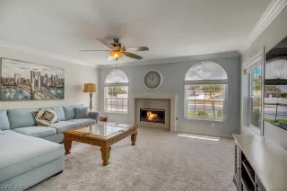 Photo #4: 2322578 Listing