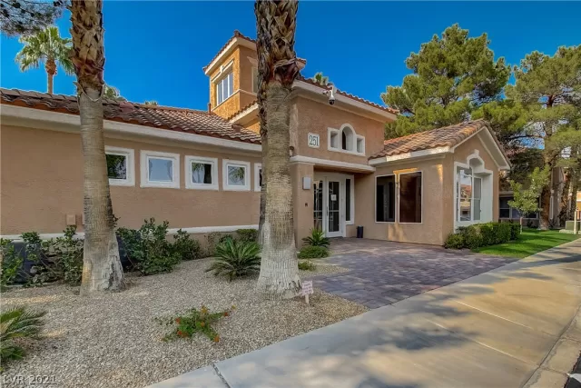 MLS: 2322583 Condo For Sale