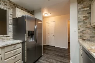 Photo #4: 2322621 Listing