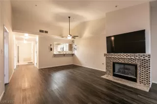 Photo #5: 2322621 Listing