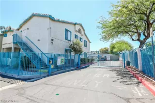 Photo #3: 2322622 Listing