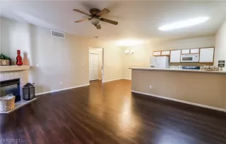 Photo #6: 2322622 Listing