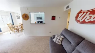 Photo #4: 2322658 Listing