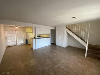 Photo #3: 2322661 Listing