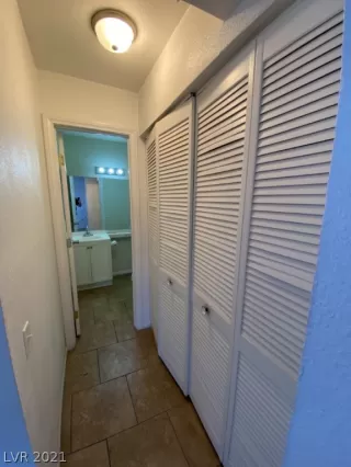 Photo #5: 2322661 Listing