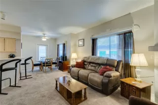 Photo #5: 2322710 Listing