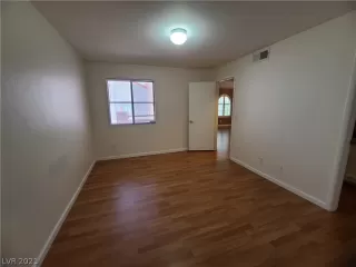 Photo #6: 2322741 Listing 