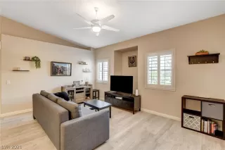 Photo #5: 2322750 Listing 