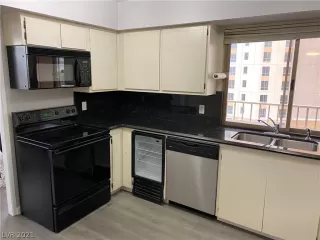 Photo #2: 2322760 Listing