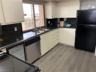 Photo #4: 2322760 Listing