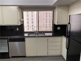 Photo #5: 2322760 Listing