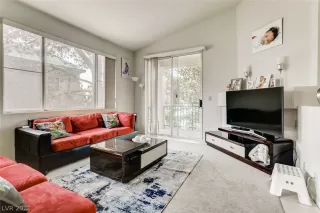 Photo #2: 2322761 Listing