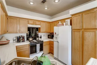 Photo #3: 2322761 Listing