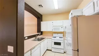 Photo #5: 2322785 Listing 