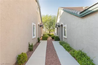 Photo #3: 2322800 Listing