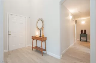 Photo #5: 2322800 Listing