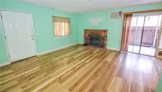 Photo #4: 2322803 Listing