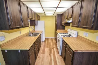 Photo #6: 2322803 Listing