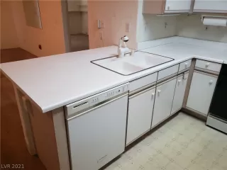 Photo #4: 2322812 Listing