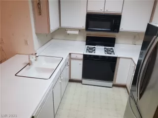 Photo #5: 2322812 Listing