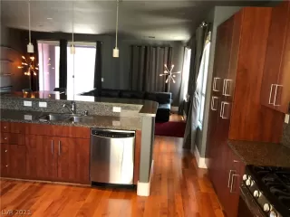 Photo #4: 2322826 Listing