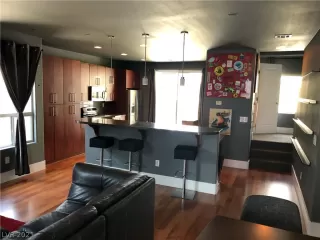 Photo #5: 2322826 Listing