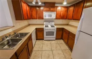 Photo #5: 2322833 Listing