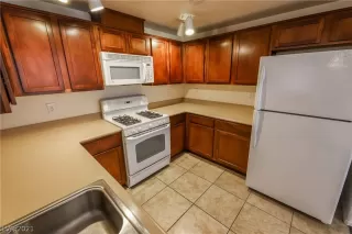 Photo #6: 2322833 Listing