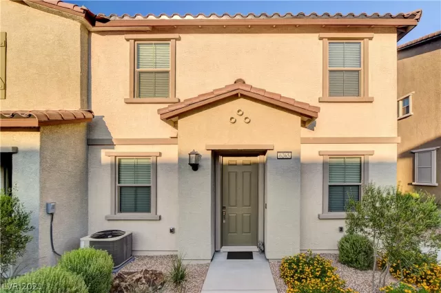 MLS: 2322912 Condo For Sale