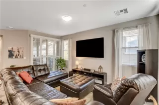 Photo #4: 2322912 Listing 