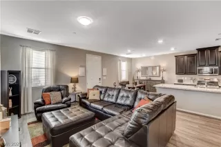 Photo #6: 2322912 Listing 