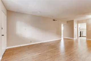 Photo #2: 2322914 Listing