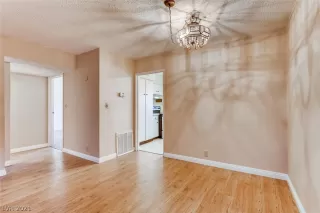 Photo #3: 2322914 Listing