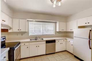 Photo #4: 2322914 Listing