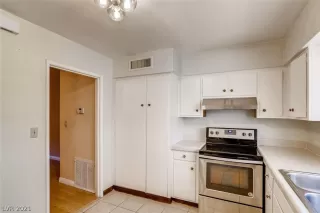 Photo #6: 2322914 Listing