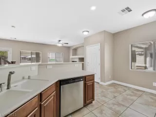 Photo #6: 2322923 Listing 