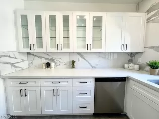 Photo #2: 2322941 Listing