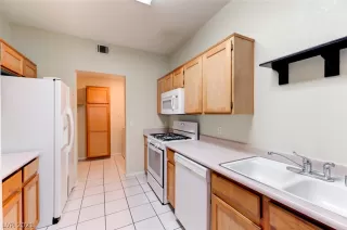 Photo #6: 2322947 Listing 