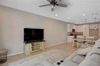 Photo #2: 2322993 Listing