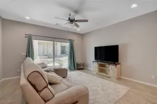 Photo #4: 2322993 Listing