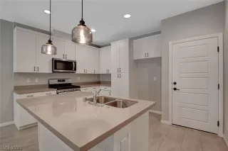 Photo #6: 2322993 Listing